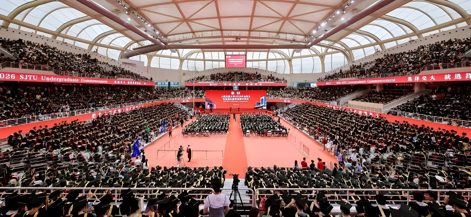 8181801威尼斯2026年本科生毕业典礼暨学位授予仪式举行